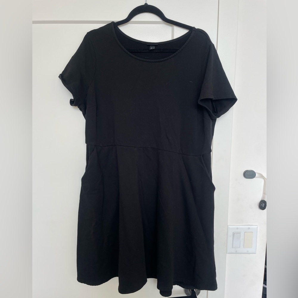 Torrid black fleece-lined dress HAS POCKETS